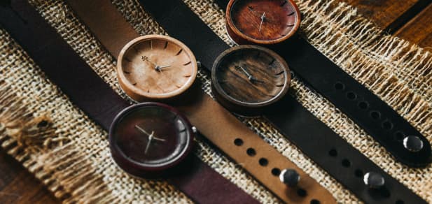 Reloj de madera artesanal